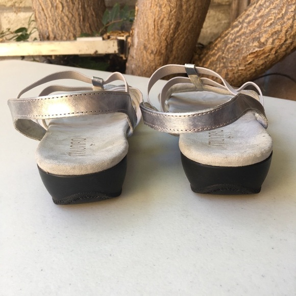 NEW MUNRO Bev Silver Sandals Size 9.5 Wide Width Comfort Shoe - Picture 5 of 8